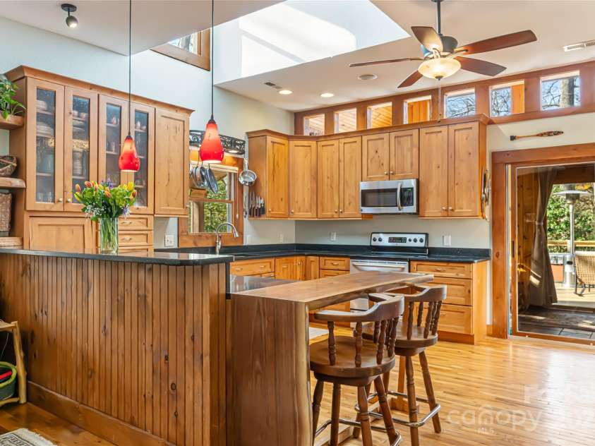 20 Meeks Road, Black Mountain, NC 28711.  MLS# CAR4232565, YatesRealty ID 6129. Kitchen