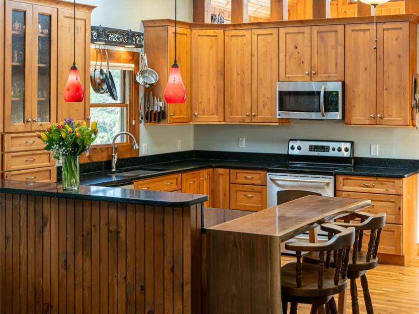 20 Meeks Road, Black Mountain, NC 28711.  MLS# CAR4232565, YatesRealty ID 6129. Kitchen