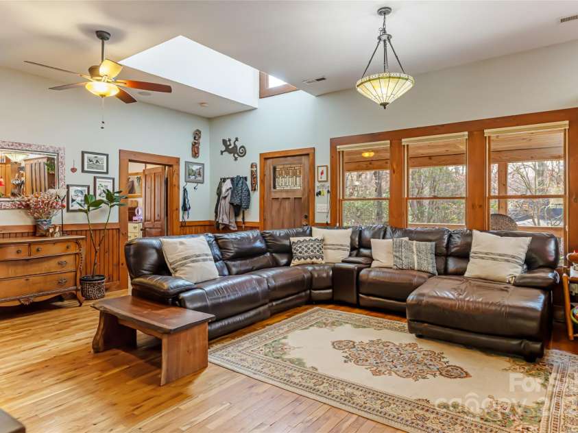 20 Meeks Road, Black Mountain, NC 28711.  MLS# CAR4232565, YatesRealty ID 6129. Living Room