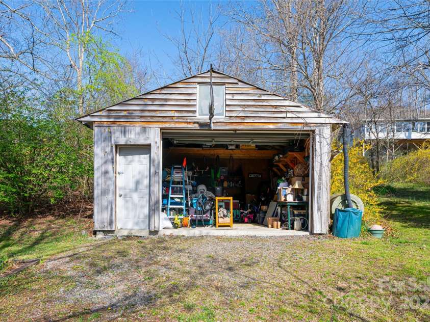 20 Meeks Road, Black Mountain, NC 28711.  MLS# CAR4232565, YatesRealty ID 6129. Plenty of storage space
