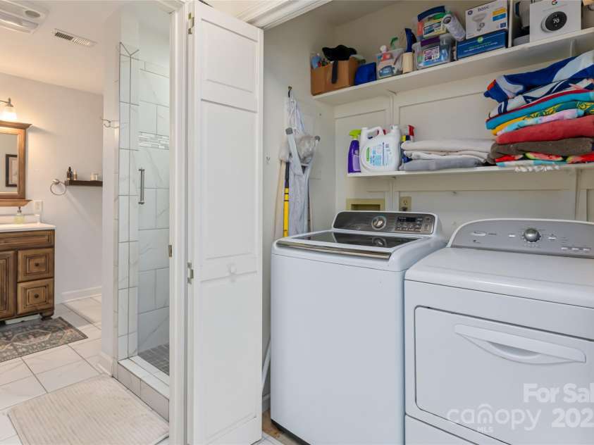 20 Meeks Road, Black Mountain, NC 28711.  MLS# CAR4232565, YatesRealty ID 6129. Washer and dryer convey