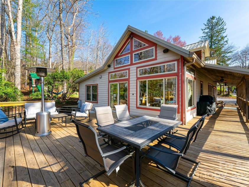 20 Meeks Road, Black Mountain, NC 28711.  MLS# CAR4232565, YatesRealty ID 6129. Wrap around deck