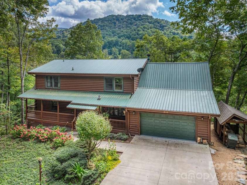235 Timucua Trail, Waynesville, NC 28786.  MLS# CAR4301389, YatesRealty ID 6129. Welcome to 235 Timucua Trail!