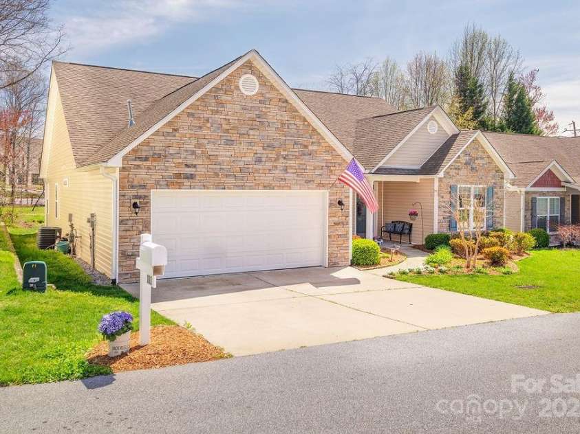 111 Eagle Creek Trail, Flat Rock, NC 28731.  MLS# CAR4246985, YatesRealty ID 6130. 