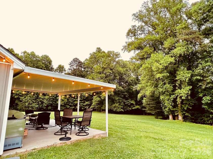 1104 old HWY 60 Highway, Wilkesboro, NC 28697.  MLS# CAR4176277, YatesRealty ID 6134. 