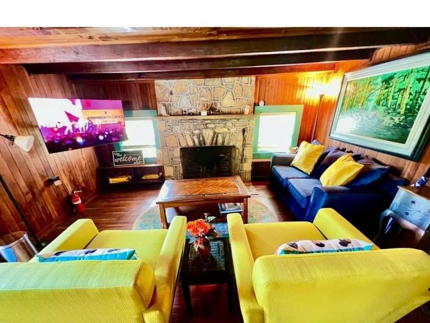 1104 old HWY 60 Highway, Wilkesboro, NC 28697.  MLS# CAR4176277, YatesRealty ID 6134. 