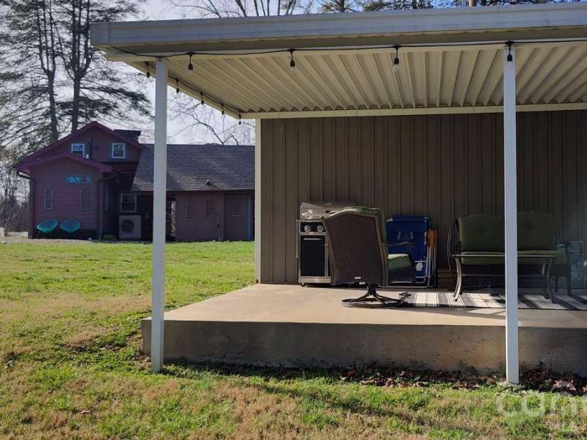 1104 old HWY 60 Highway, Wilkesboro, NC 28697.  MLS# CAR4176277, YatesRealty ID 6134. 