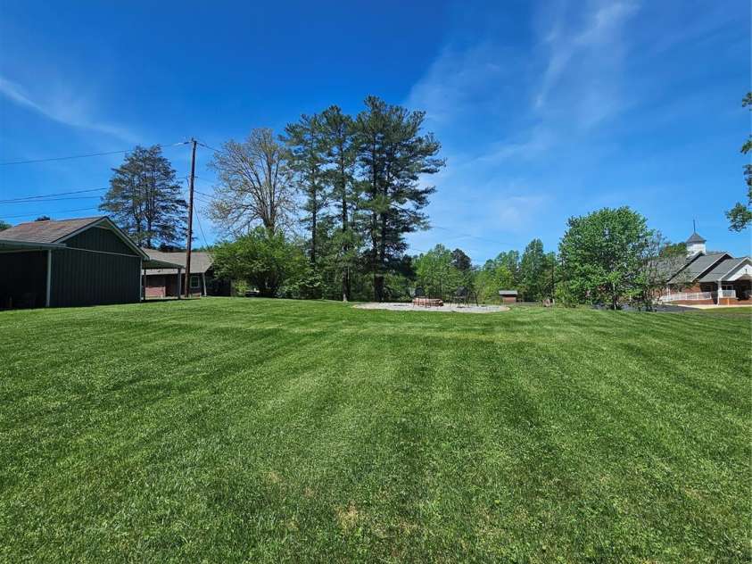 1104 old HWY 60 Highway, Wilkesboro, NC 28697.  MLS# CAR4176277, YatesRealty ID 6134. 