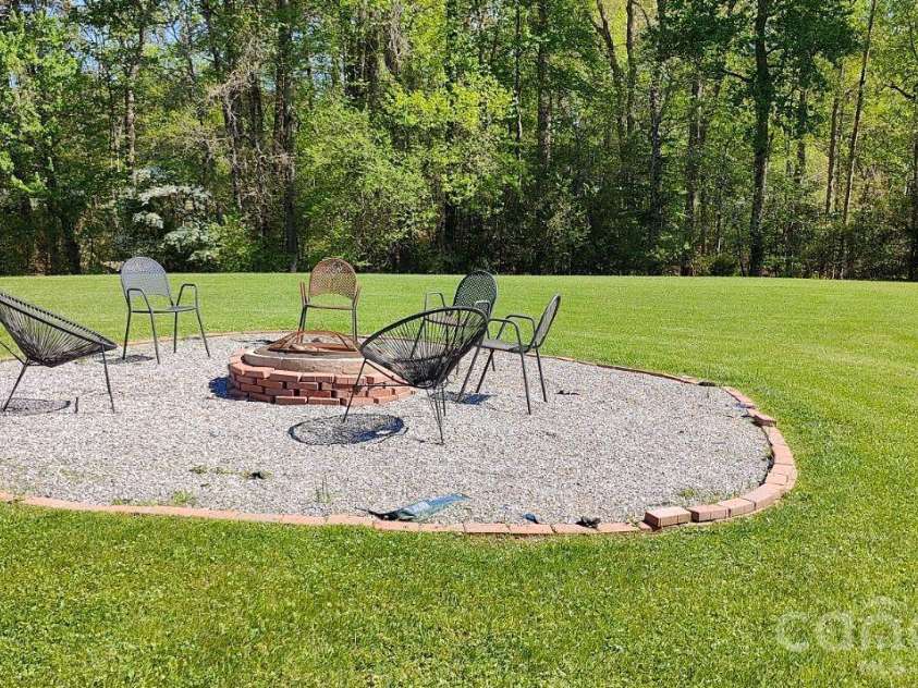 1104 old HWY 60 Highway, Wilkesboro, NC 28697.  MLS# CAR4176277, YatesRealty ID 6134. 