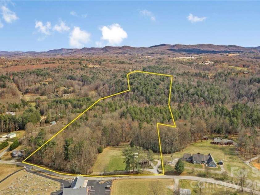 1104 old HWY 60 Highway, Wilkesboro, NC 28697.  MLS# CAR4176277, YatesRealty ID 6134. 