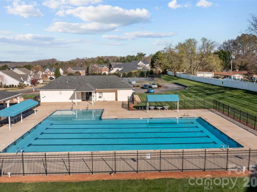 173 Canada Drive, Statesville, NC 28677.  MLS# CAR4355637, YatesRealty ID 6135. 