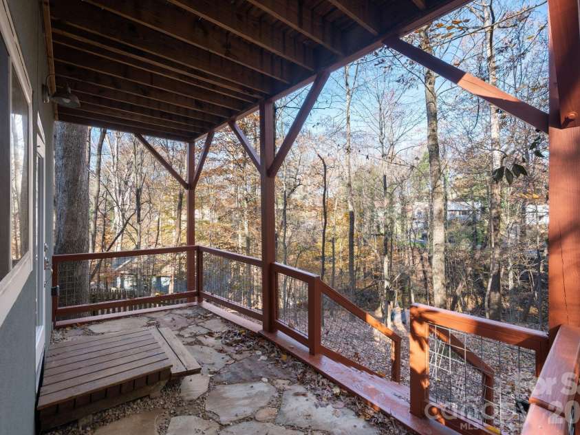 59 Morningside Drive, Asheville, NC 28806.  MLS# CAR4351304, YatesRealty ID 6136. Lower level patio