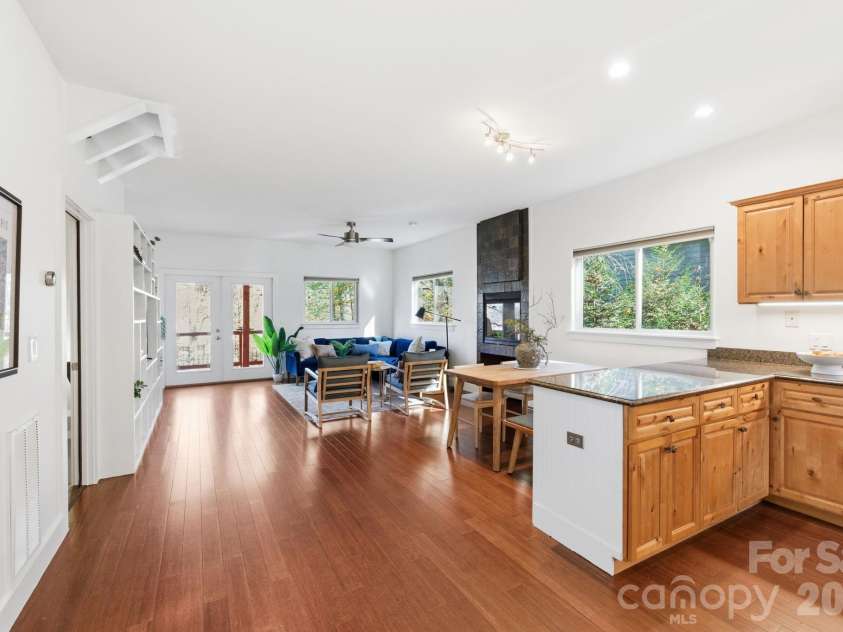 59 Morningside Drive, Asheville, NC 28806.  MLS# CAR4351304, YatesRealty ID 6136. Open floor plan main level