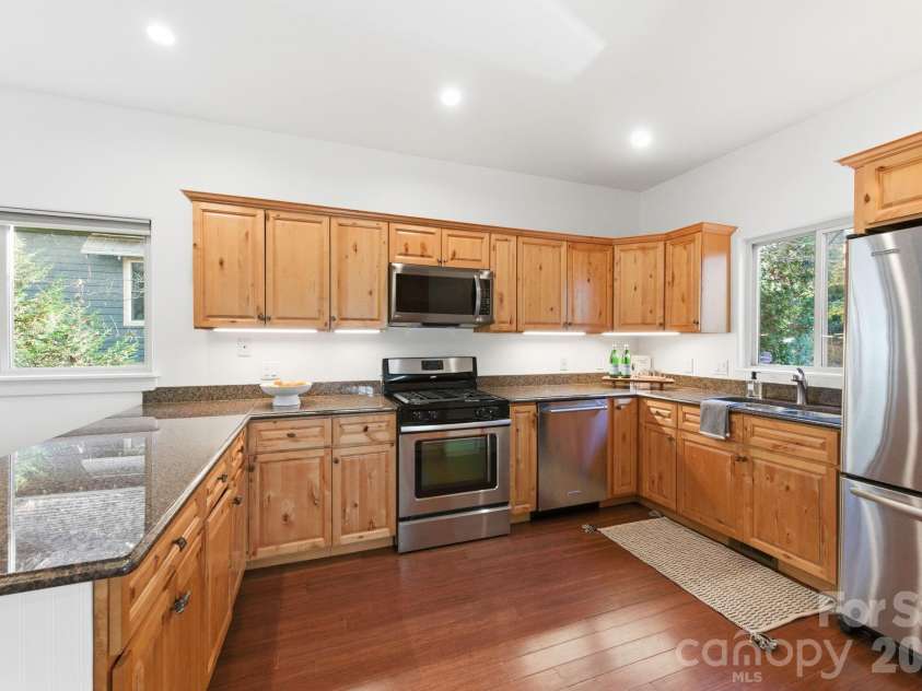 59 Morningside Drive, Asheville, NC 28806.  MLS# CAR4351304, YatesRealty ID 6136. Spacious kitchen