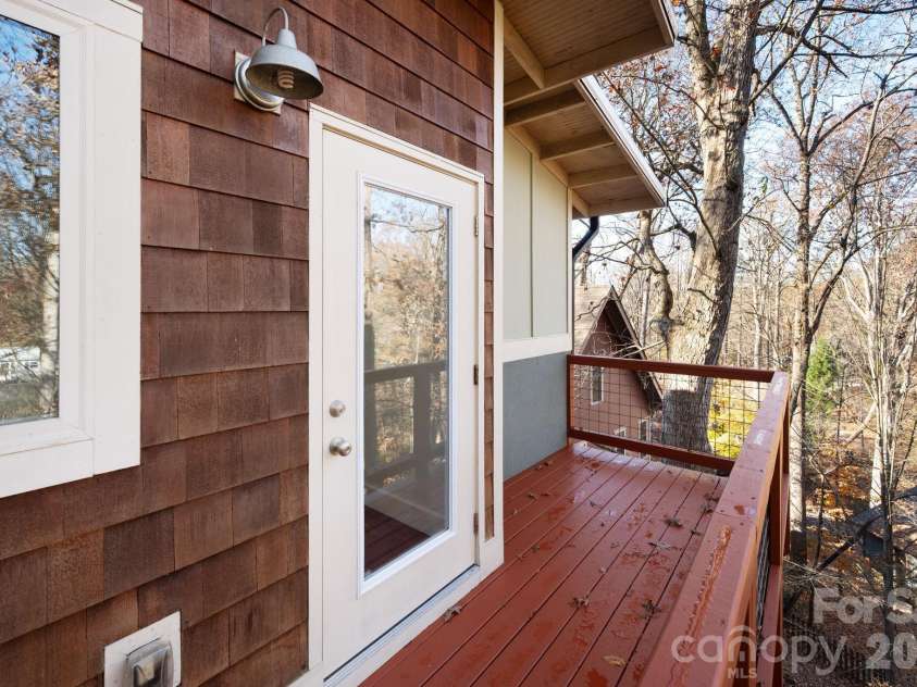59 Morningside Drive, Asheville, NC 28806.  MLS# CAR4351304, YatesRealty ID 6136. Upper level deck off primary