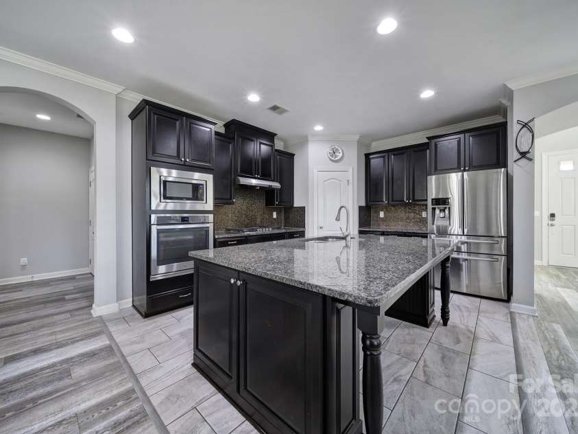 610 Blaise Court, Matthews, NC 28104.  MLS# CAR4243862, YatesRealty ID 6137. 