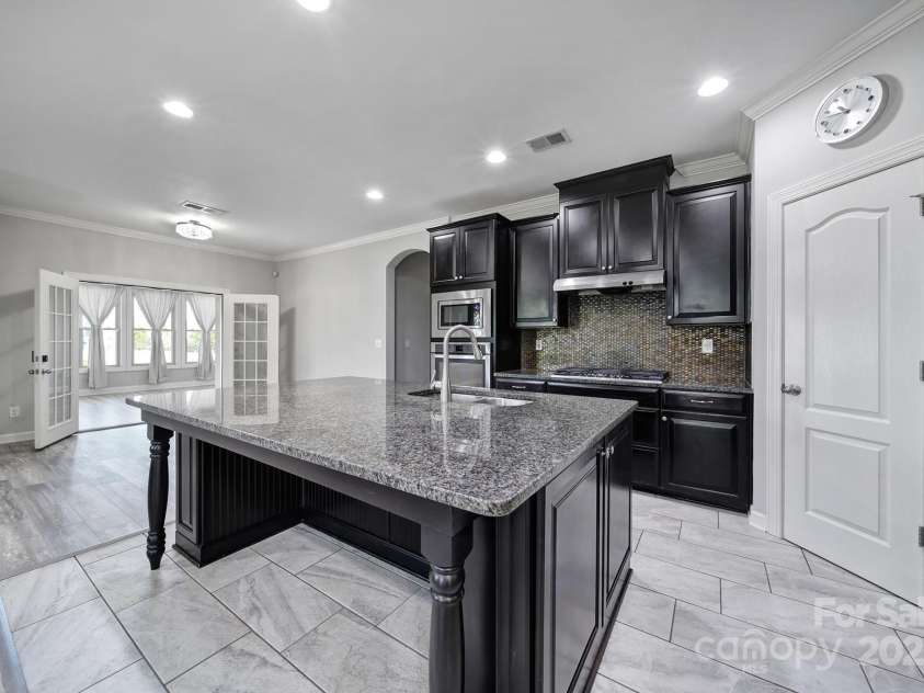 610 Blaise Court, Matthews, NC 28104.  MLS# CAR4243862, YatesRealty ID 6137. 