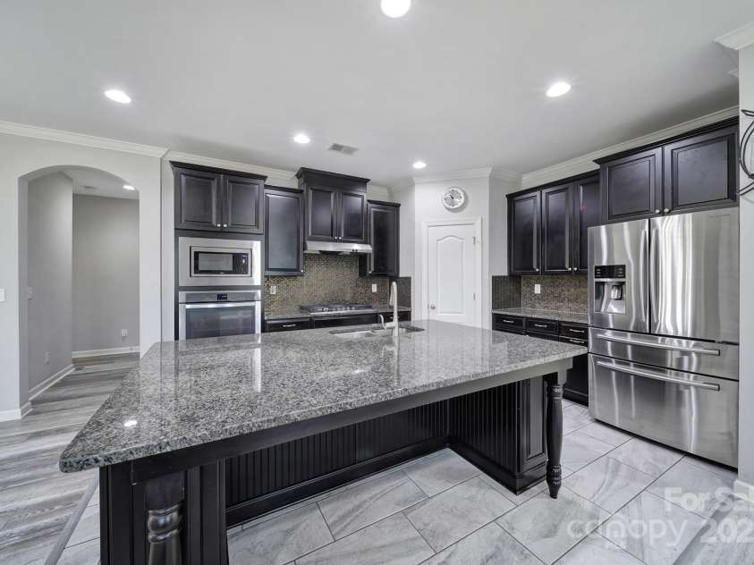 610 Blaise Court, Matthews, NC 28104.  MLS# CAR4243862, YatesRealty ID 6137. 