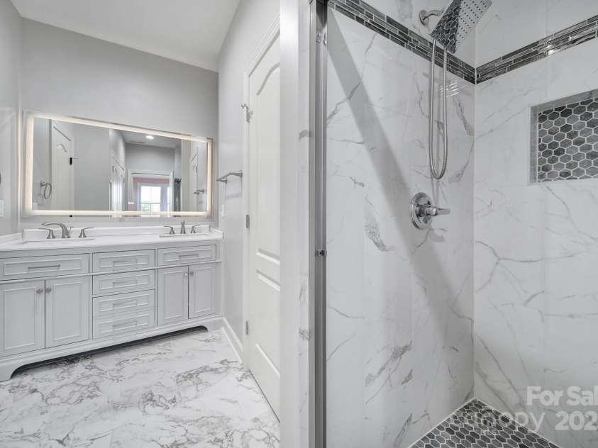 610 Blaise Court, Matthews, NC 28104.  MLS# CAR4243862, YatesRealty ID 6137. 