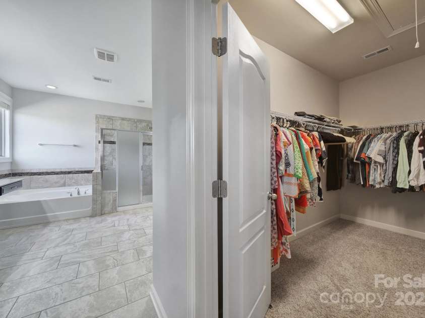 610 Blaise Court, Matthews, NC 28104.  MLS# CAR4243862, YatesRealty ID 6137. 