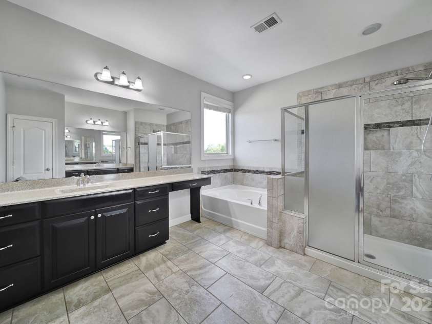 610 Blaise Court, Matthews, NC 28104.  MLS# CAR4243862, YatesRealty ID 6137. 