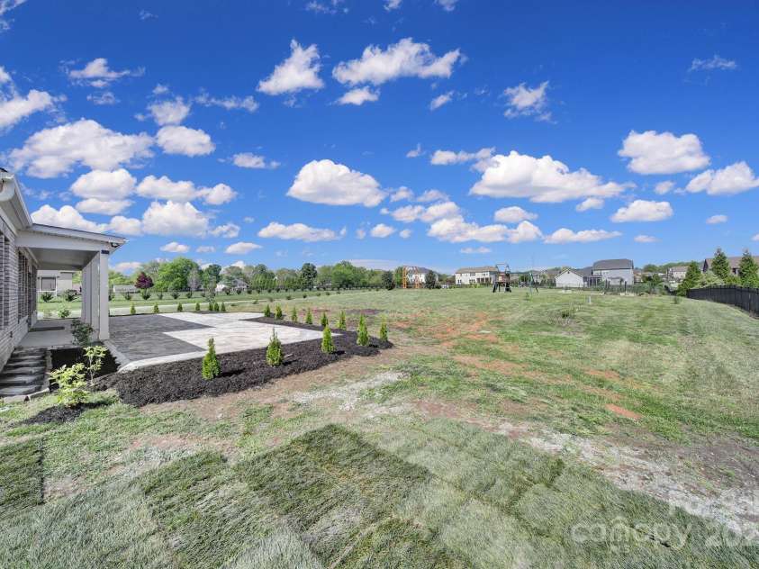 610 Blaise Court, Matthews, NC 28104.  MLS# CAR4243862, YatesRealty ID 6137. 