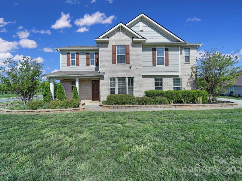 610 Blaise Court, Matthews, NC 28104.  MLS# CAR4243862, YatesRealty ID 6137. 