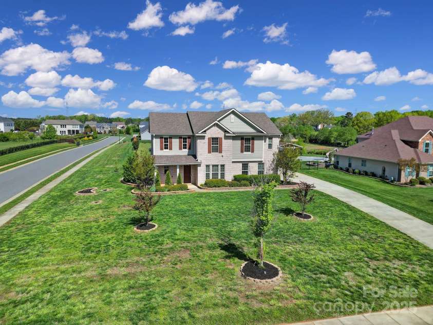 610 Blaise Court, Matthews, NC 28104.  MLS# CAR4243862, YatesRealty ID 6137. 