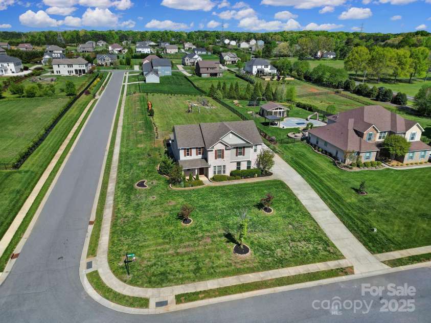 610 Blaise Court, Matthews, NC 28104.  MLS# CAR4243862, YatesRealty ID 6137. 