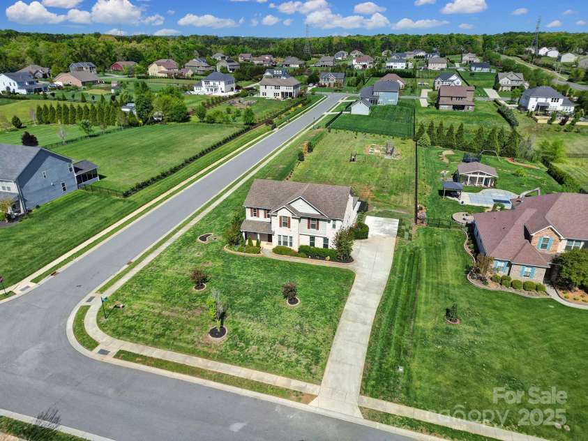 610 Blaise Court, Matthews, NC 28104.  MLS# CAR4243862, YatesRealty ID 6137. 