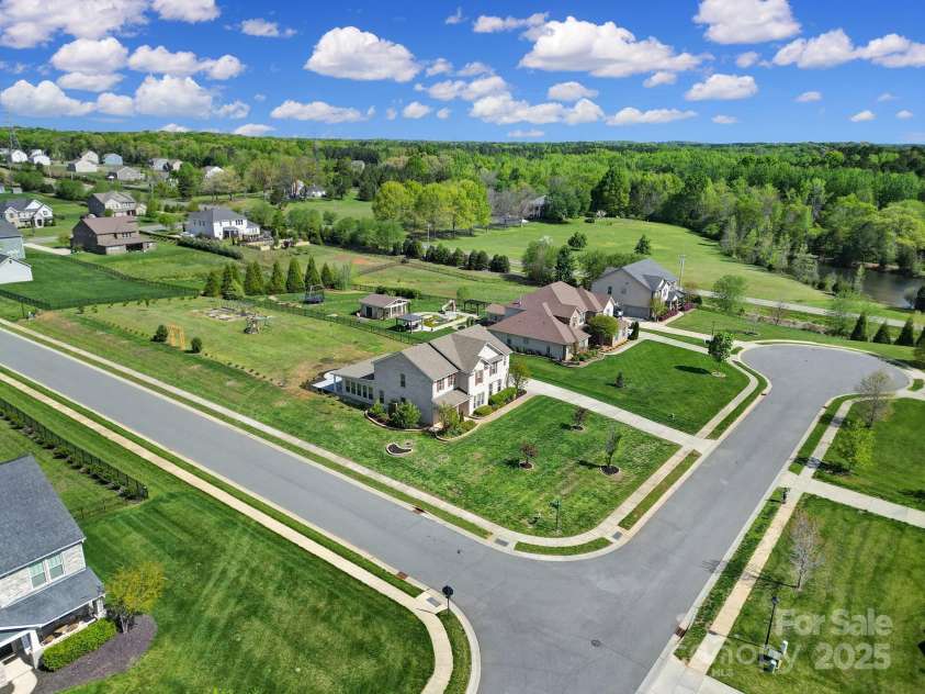 610 Blaise Court, Matthews, NC 28104.  MLS# CAR4243862, YatesRealty ID 6137. 