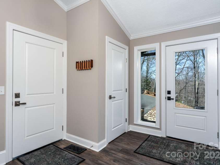 150 Squirrel Corn Lane, Sugar Mountain, NC 28604.  MLS# CAR4247391, YatesRealty ID 6138. 