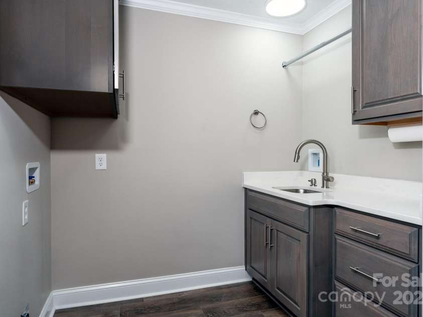 150 Squirrel Corn Lane, Sugar Mountain, NC 28604.  MLS# CAR4247391, YatesRealty ID 6138. 