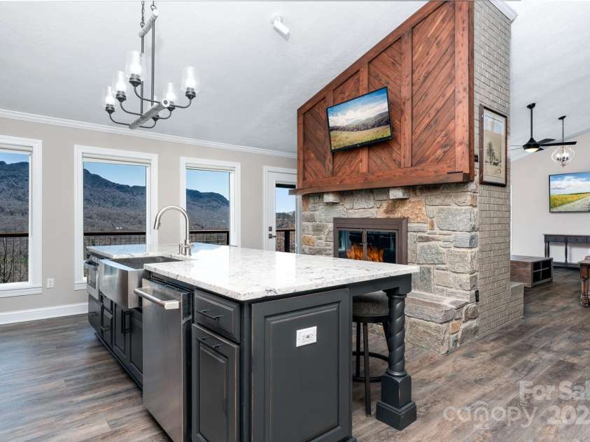 150 Squirrel Corn Lane, Sugar Mountain, NC 28604.  MLS# CAR4247391, YatesRealty ID 6138. 