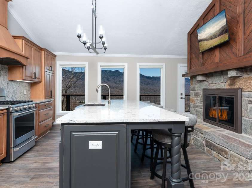 150 Squirrel Corn Lane, Sugar Mountain, NC 28604.  MLS# CAR4247391, YatesRealty ID 6138. 