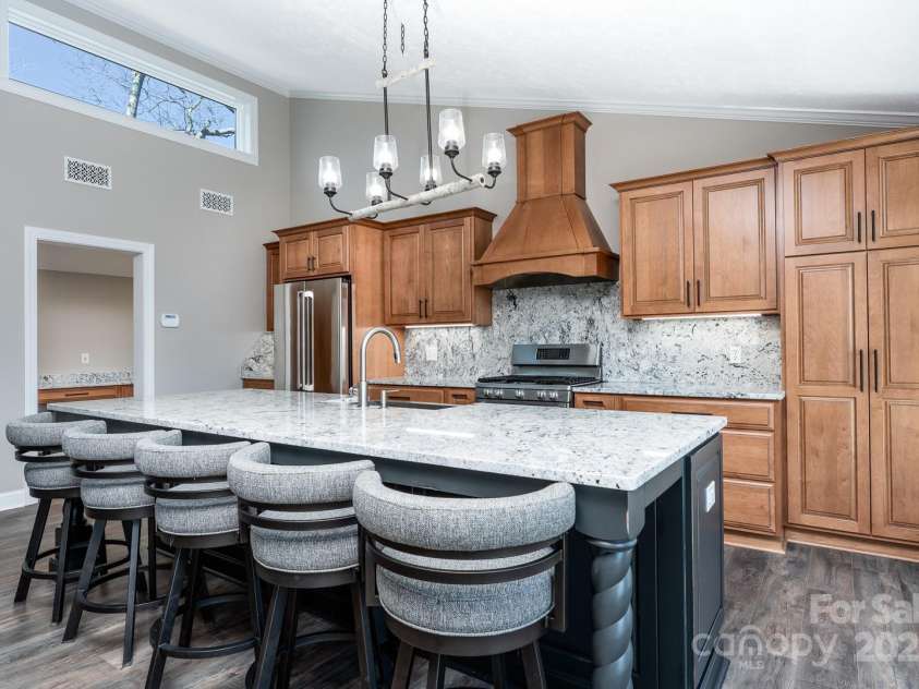 150 Squirrel Corn Lane, Sugar Mountain, NC 28604.  MLS# CAR4247391, YatesRealty ID 6138. 