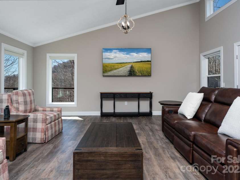 150 Squirrel Corn Lane, Sugar Mountain, NC 28604.  MLS# CAR4247391, YatesRealty ID 6138. 