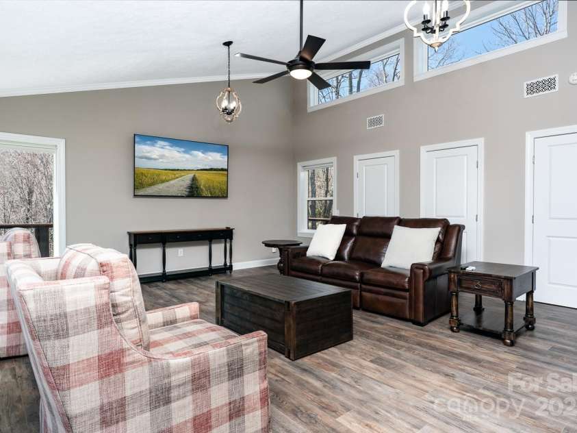 150 Squirrel Corn Lane, Sugar Mountain, NC 28604.  MLS# CAR4247391, YatesRealty ID 6138. 