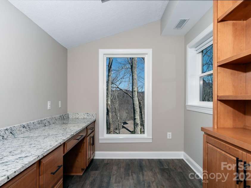 150 Squirrel Corn Lane, Sugar Mountain, NC 28604.  MLS# CAR4247391, YatesRealty ID 6138. 