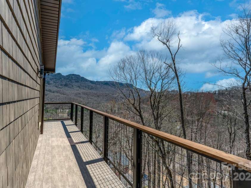 150 Squirrel Corn Lane, Sugar Mountain, NC 28604.  MLS# CAR4247391, YatesRealty ID 6138. 