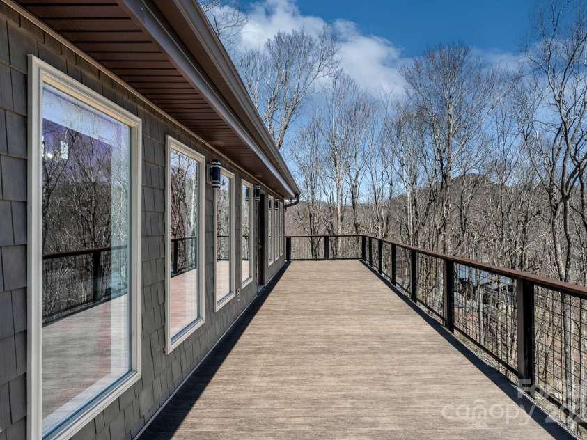 150 Squirrel Corn Lane, Sugar Mountain, NC 28604.  MLS# CAR4247391, YatesRealty ID 6138. 