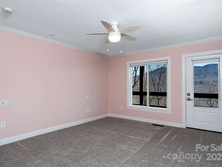 150 Squirrel Corn Lane, Sugar Mountain, NC 28604.  MLS# CAR4247391, YatesRealty ID 6138. 