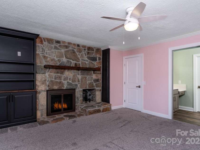 150 Squirrel Corn Lane, Sugar Mountain, NC 28604.  MLS# CAR4247391, YatesRealty ID 6138. 