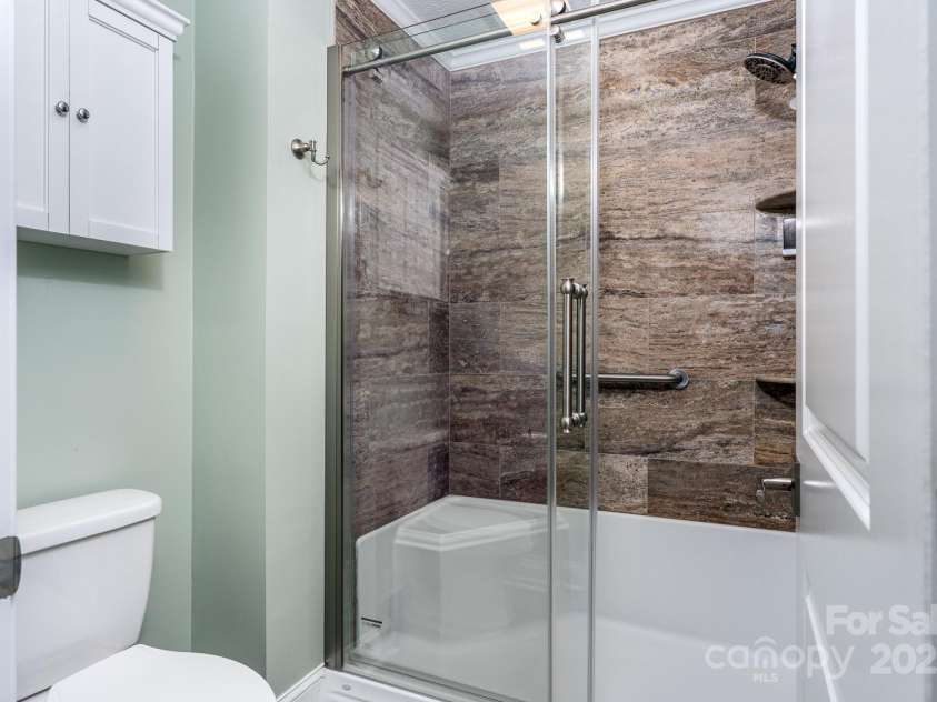 150 Squirrel Corn Lane, Sugar Mountain, NC 28604.  MLS# CAR4247391, YatesRealty ID 6138. 