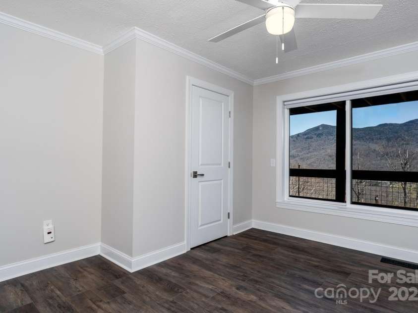 150 Squirrel Corn Lane, Sugar Mountain, NC 28604.  MLS# CAR4247391, YatesRealty ID 6138. 