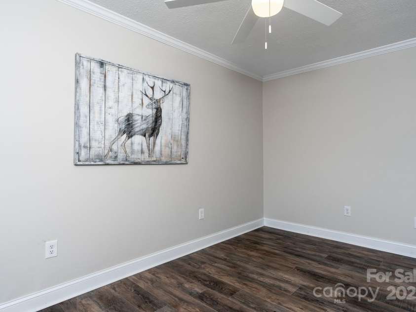 150 Squirrel Corn Lane, Sugar Mountain, NC 28604.  MLS# CAR4247391, YatesRealty ID 6138. 