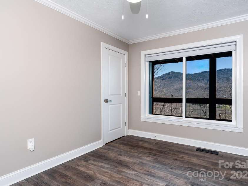 150 Squirrel Corn Lane, Sugar Mountain, NC 28604.  MLS# CAR4247391, YatesRealty ID 6138. 