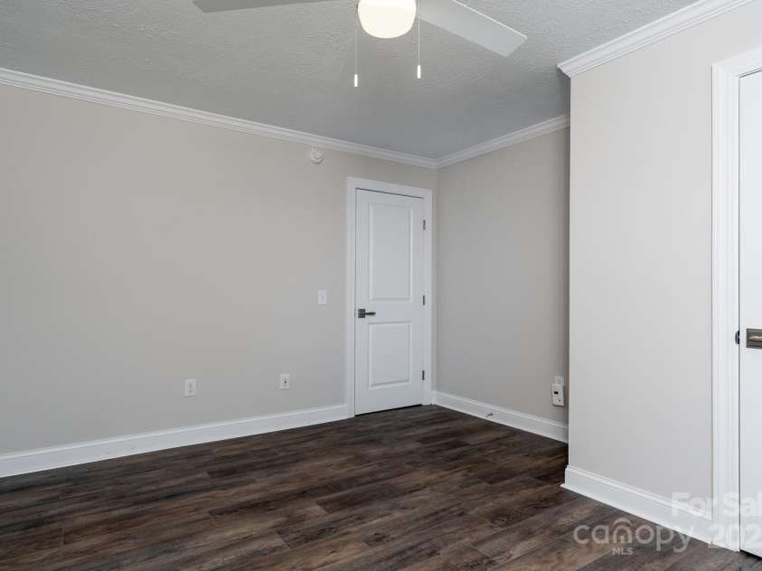 150 Squirrel Corn Lane, Sugar Mountain, NC 28604.  MLS# CAR4247391, YatesRealty ID 6138. 