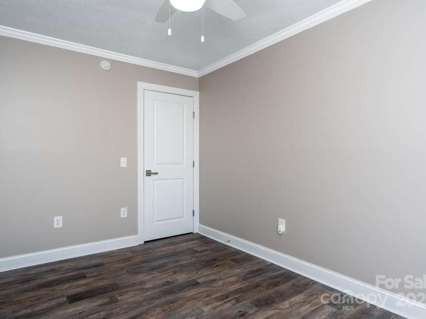 150 Squirrel Corn Lane, Sugar Mountain, NC 28604.  MLS# CAR4247391, YatesRealty ID 6138. 