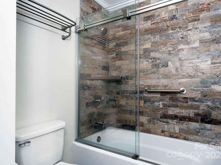 150 Squirrel Corn Lane, Sugar Mountain, NC 28604.  MLS# CAR4247391, YatesRealty ID 6138. 